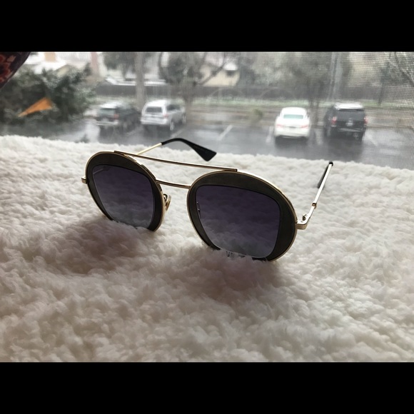 Gucci Sunglasses - Picture 2 of 3